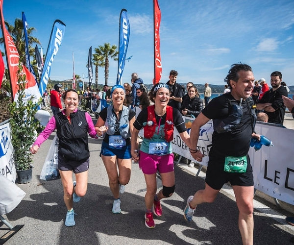 Arrivee groupe Marathon du Golde de St Tropez